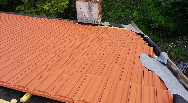 Rénovation de la couverture en tuiles de Marseille d’une résidence du CHU de Nice — CEG TOITURE, couvreur à Nice