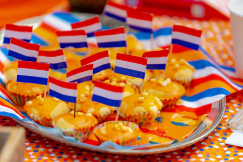10 Tastes of Amsterdam: Food Tour by UNESCO Canals and Jordaan