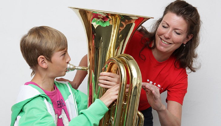 das klingende museum berlin kind spielt trompete