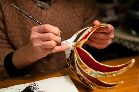 Magic Mask Decoration Class
