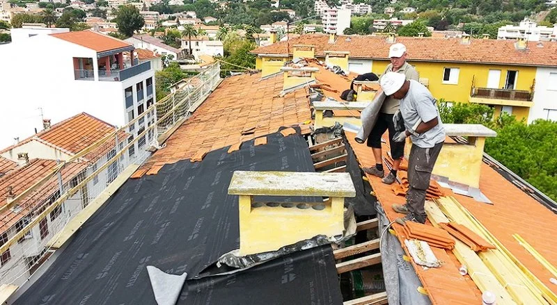Rénovation de 2 000 m² de couverture en tuiles de Marseille — photo 22 sur 26 — CEG TOITURE
