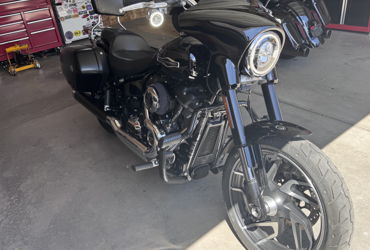 2018 HARLEY-DAVIDSON FLSB SPORT GLIDE ABS motorcycle for rent near DENVER, CO