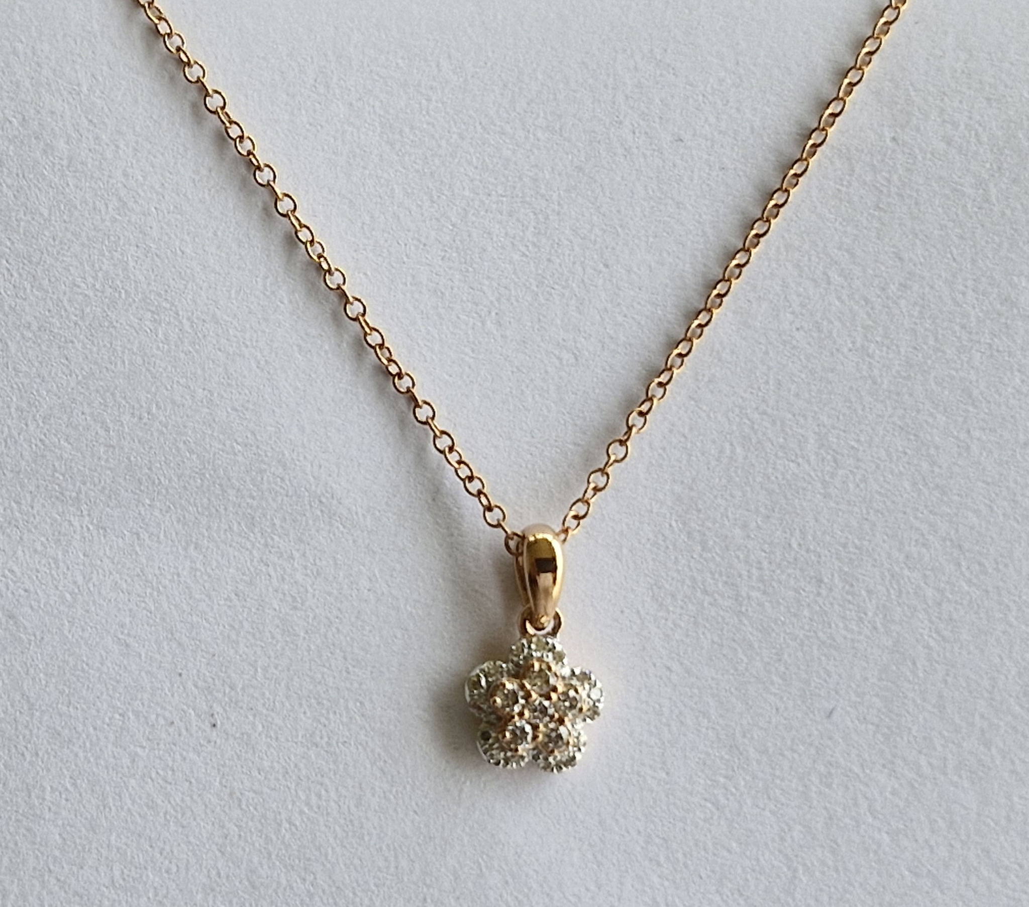 Ladies Rose Gold Necklace And Pendant