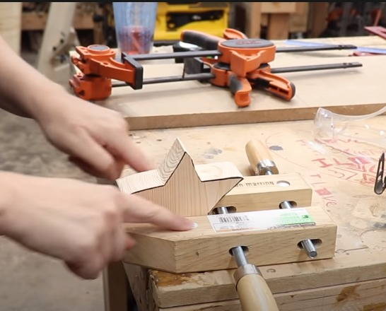 diy wooden toothbrush holder