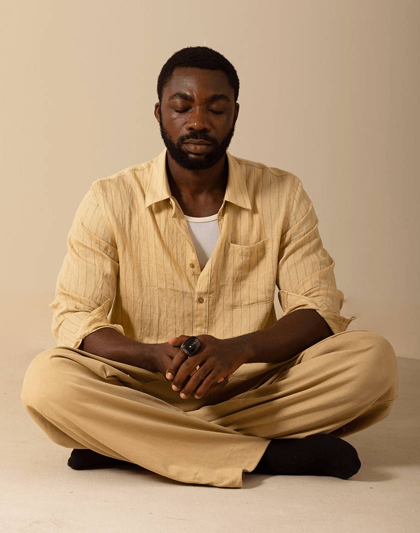 Man meditating while wearing Wellue O2Ring-S smart pulse oximeter ring
