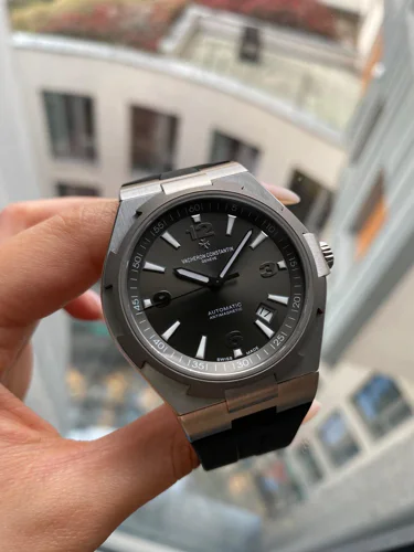 Vacheron Constantin Overseas 47040/000W-9500