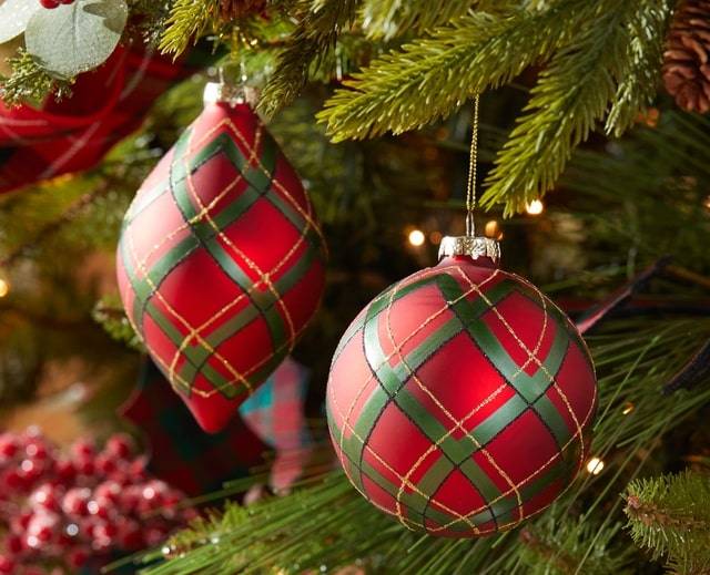 Raz Imports Wooden Sleigh With Winter Natural Arrangement and Pinecone Christmas Home Decor