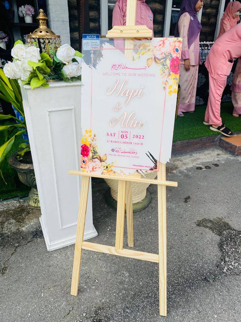 decorate wedding sign on your wedding reception