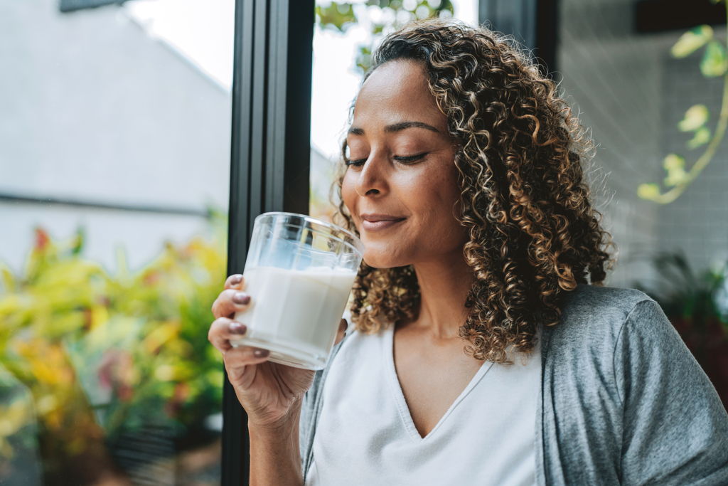 Best Milk for Gut Health: 8 Options Ranked by a Clinician