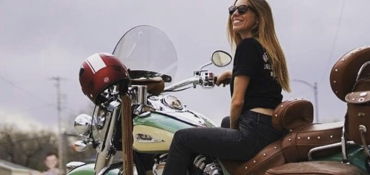 2016 INDIAN CHIEF VINTAGE motorcycle for rent near Omaha, NE