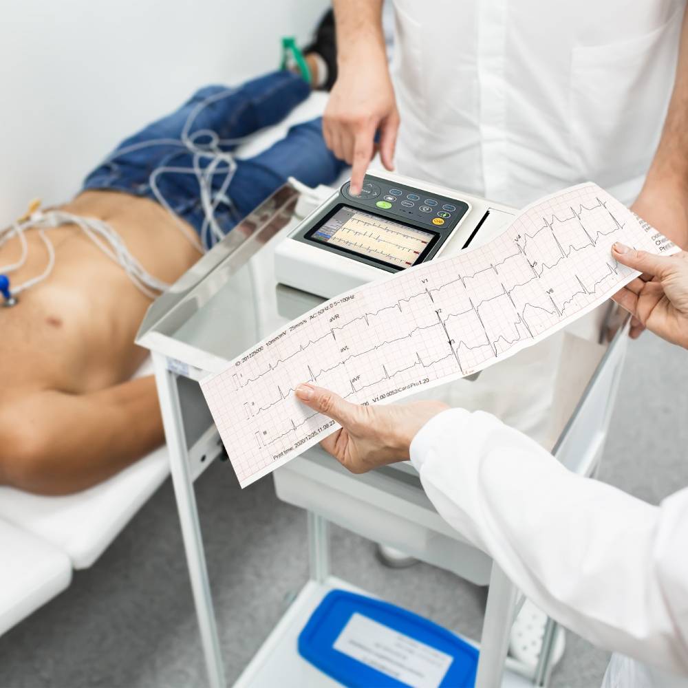 即時の心電図検査と迅速な心臓疾患診断を可能にする Biocare iE300 心電図装置