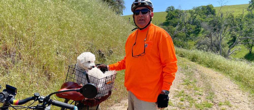 a client next to an aventon aventure and his dog on a tour with yosemite ebiking