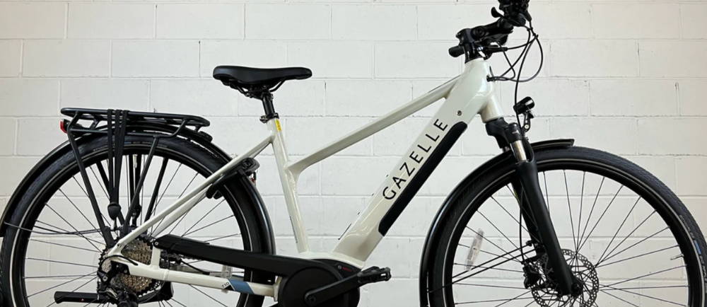 a white Gazelle Medeo T10 HMB electric city bike