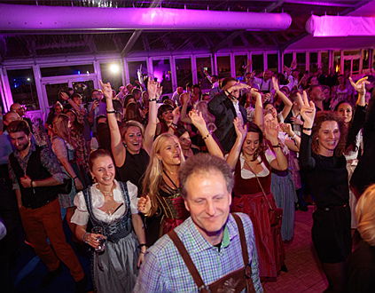  Kitzbühel
- Party auf der Polo Players Night am Samstag.