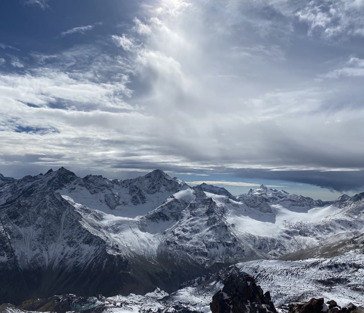 Великолепный Эльбрус и озеро Гижгит