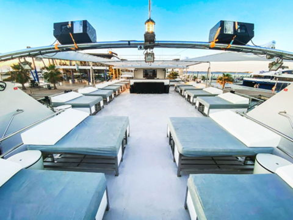Cruise Crush Vip Catamaran with Brunch 