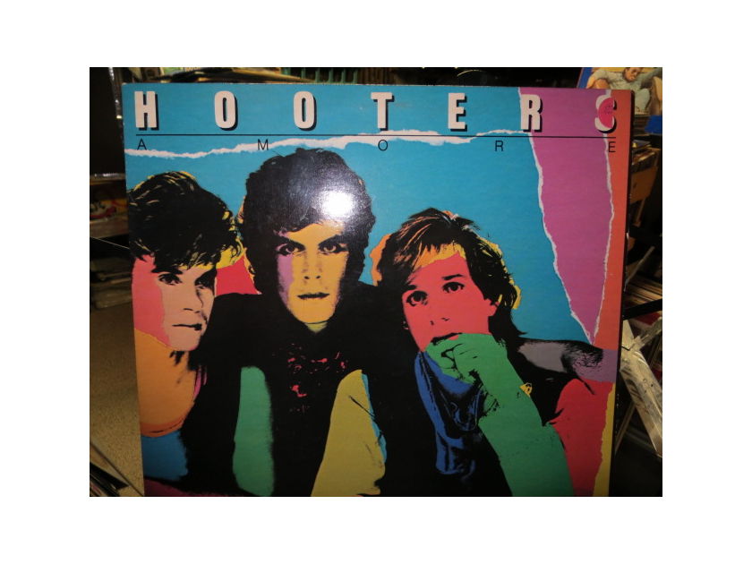 HOOTERS - AMORE