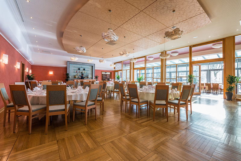 Unser großzügiges, schönes Hotelrestaurant