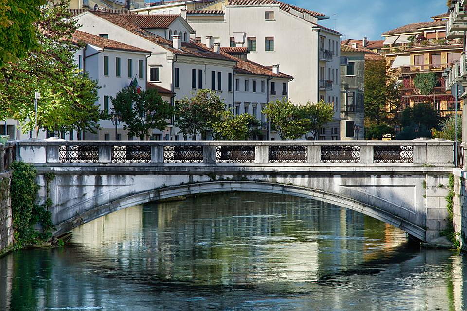  Treviso
- ponte fiume.jpg