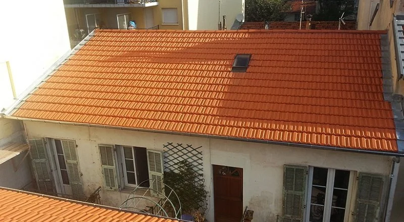 Rénovation de la couverture en tuiles de Marseille sur une copropriété à Nice — photo 8 sur 9 — CEG TOITURE