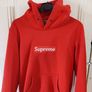 supreme sweatshirt