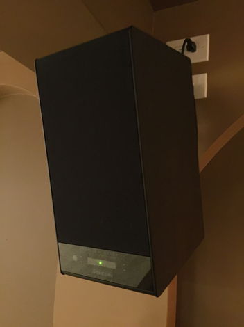 Meridian DSP 3100 Pair of like new speakers