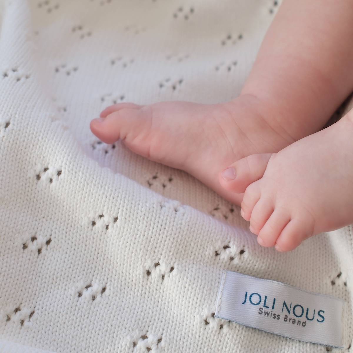 coffret cadeau collaboration excellence marque suisse joli nous marelle swiss made swiss brand premium excellence qualité bébé nouveau né babyshower couverture crème