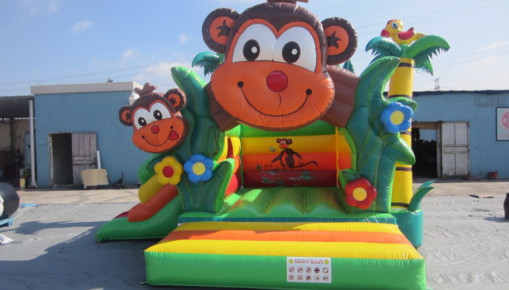 hüpfburg affe