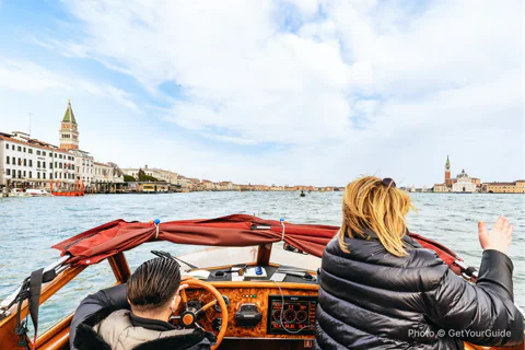 Grand Canal Cruise: 1 Hour Sightseeing Boat Tour