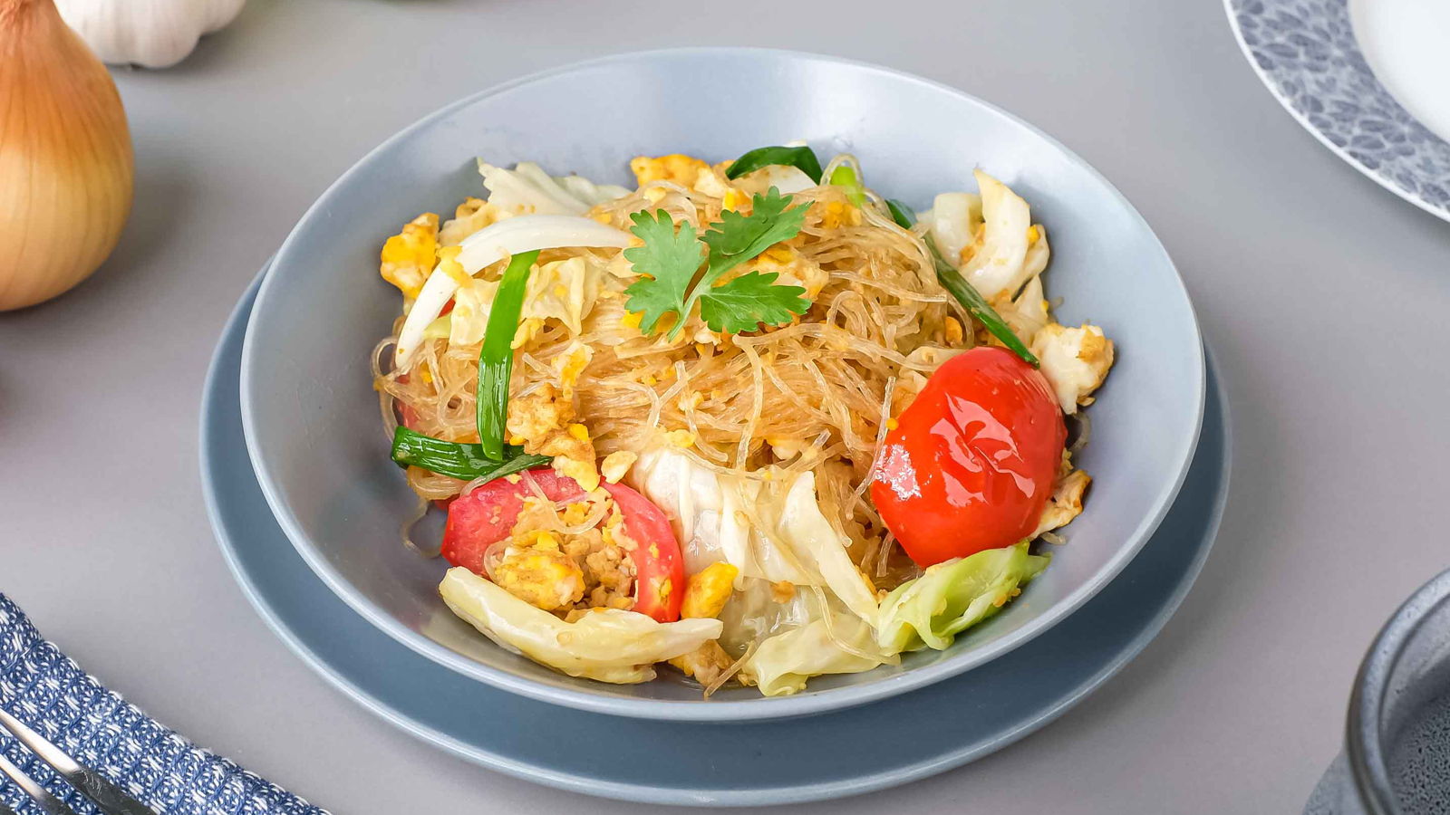 Stir-Fried Glass Noodles with Eggs  ผัดวุ้นเส้น (Pad Woon Sen)