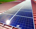 Solarzellen auf dem Stalldach