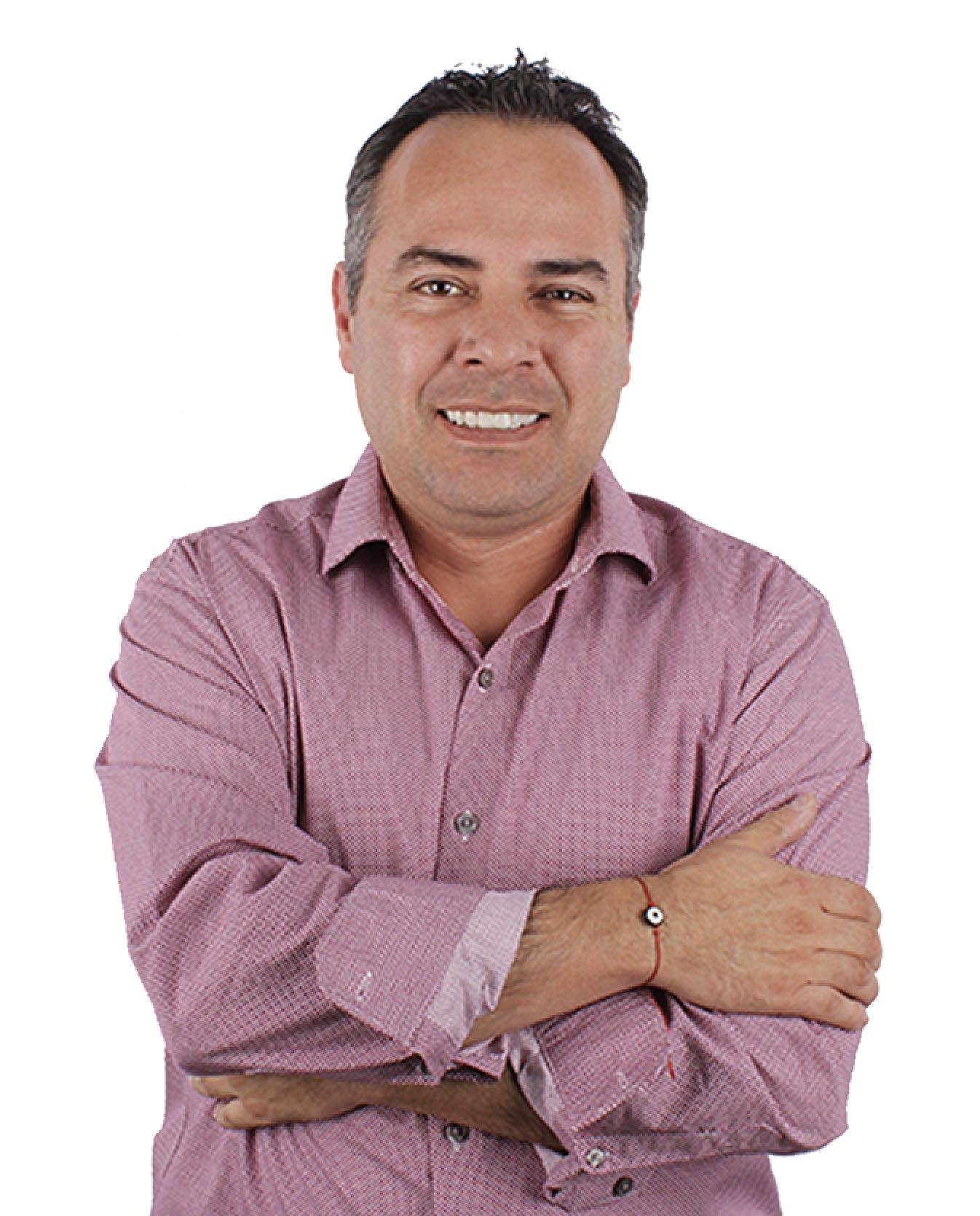 Juan Olivier is the owner of the OneBite System. He is a certified Dental Technician and Master Ceramist and proud member of the the American Academy of Cosmetic Dentistry. 