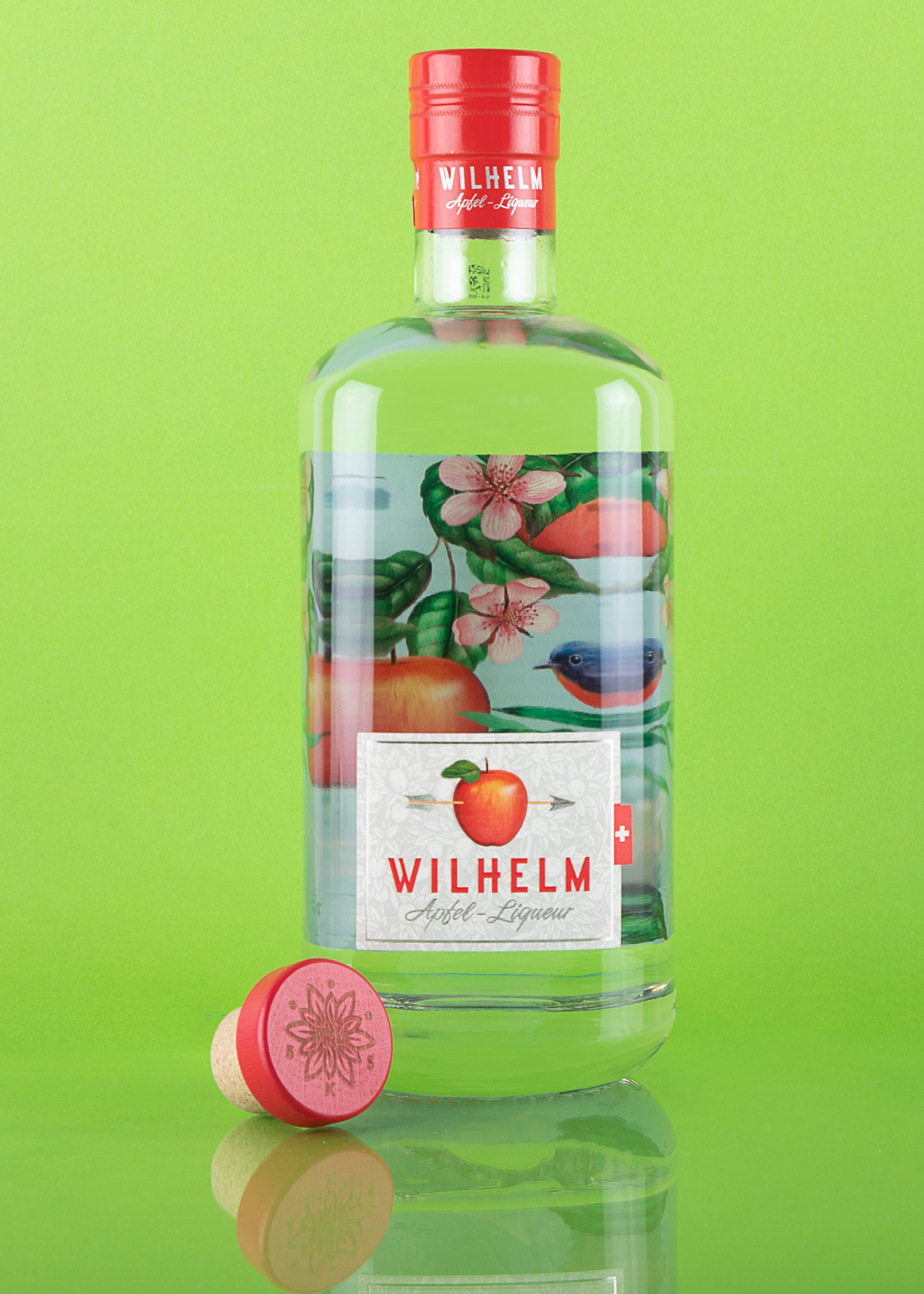 Packshot projet liqueur de pomme WILHELM. Bouchon tête bois rouge avec gravure rosace, liège garantie Altop DIAM. 