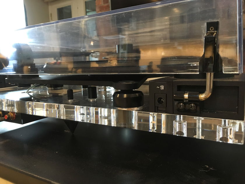 Pro-Ject Audio Systems Perspective With Brand New ClearAudio Cartridge.  All Acrylic Table