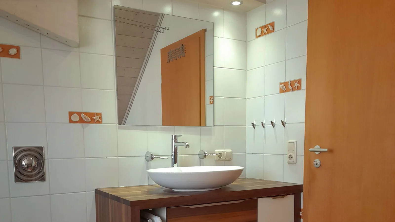 Badezimmer und Stauschränke in Nussbaum