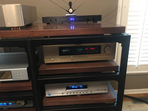 Accuphase T-1100 FM Tuner