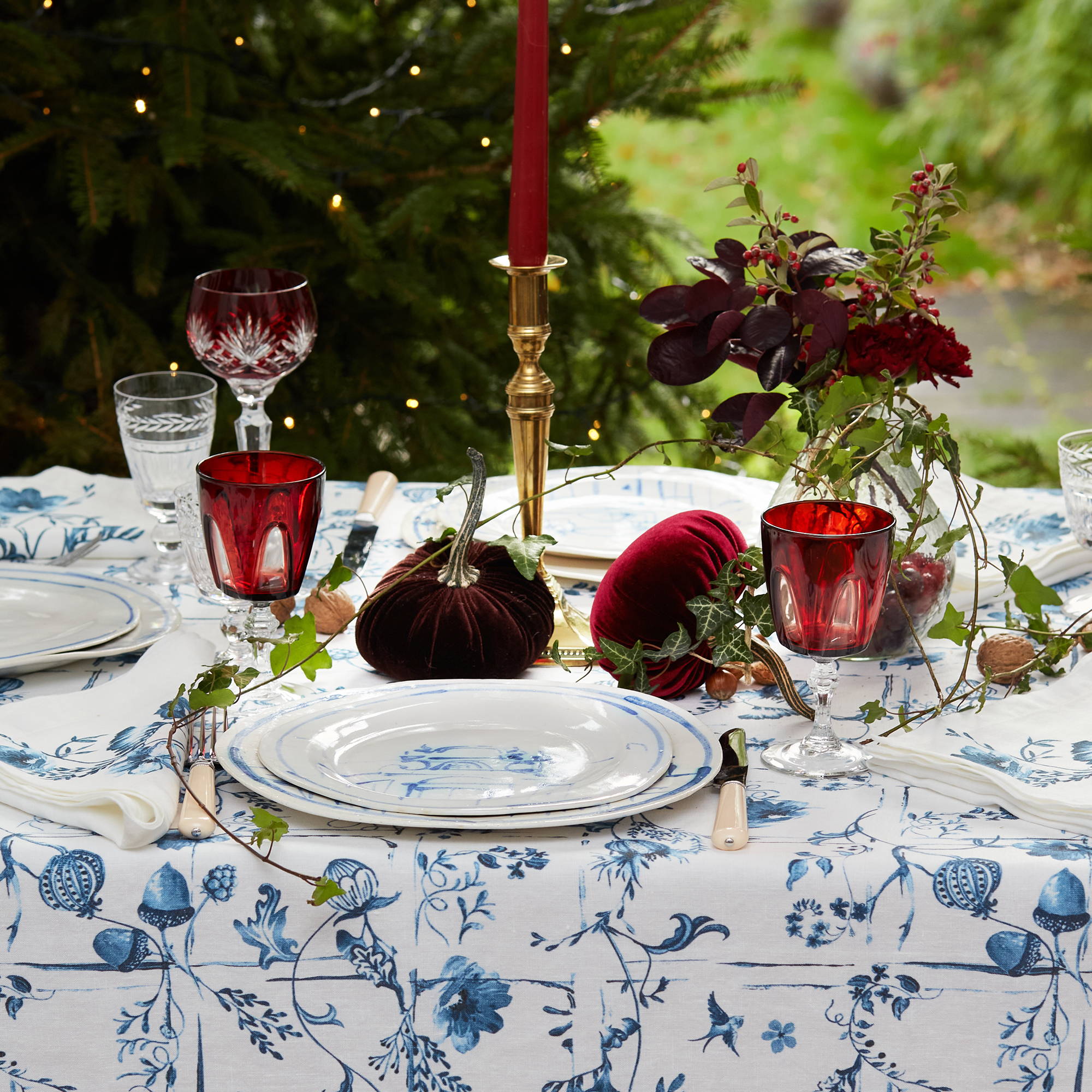 Bella Blue & White Christmas Tablecloth