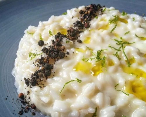 Corsi di cucina Desenzano del Garda: Viaggio nei sapori stagionali con il risotto italiano 