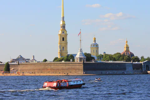 Речная прогулка и полуденный выстрел с воды