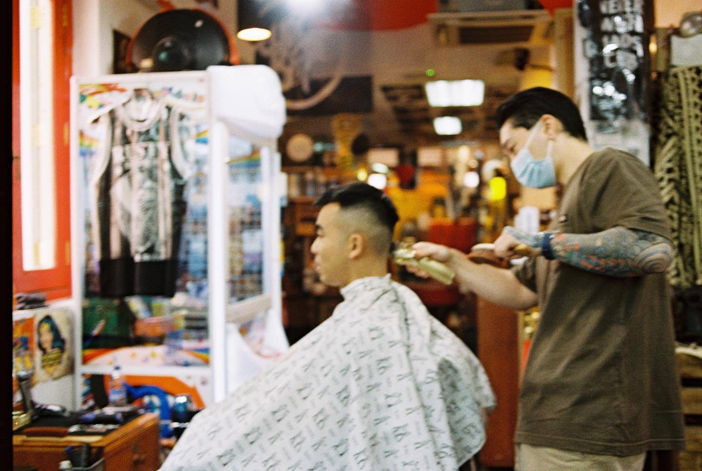 Barry cutting hair