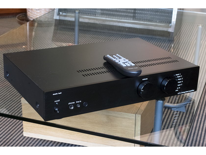 Music Hall A15.2 Integrated Amplifier; 75w x 2. MM Phonostage