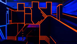 bg lasertag erlebnis gmbh hanau treppen neon