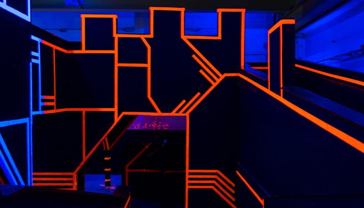 bg lasertag erlebnis gmbh hanau treppen neon