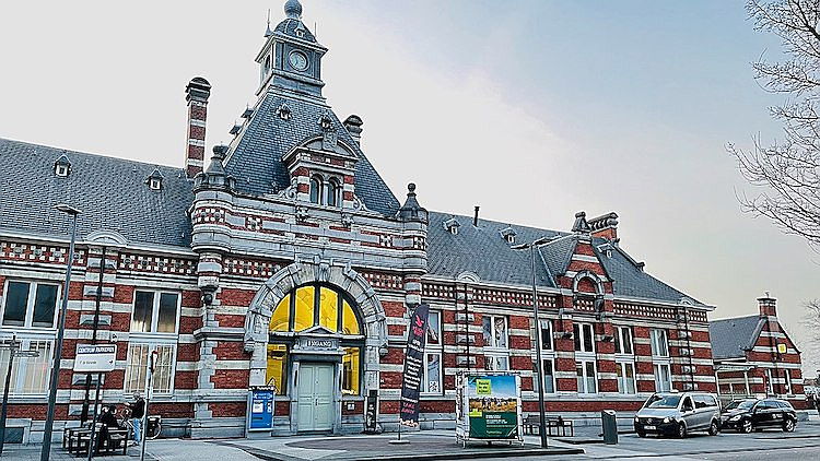  Uccle
- Station_Turnhout_Gebouw.jpg