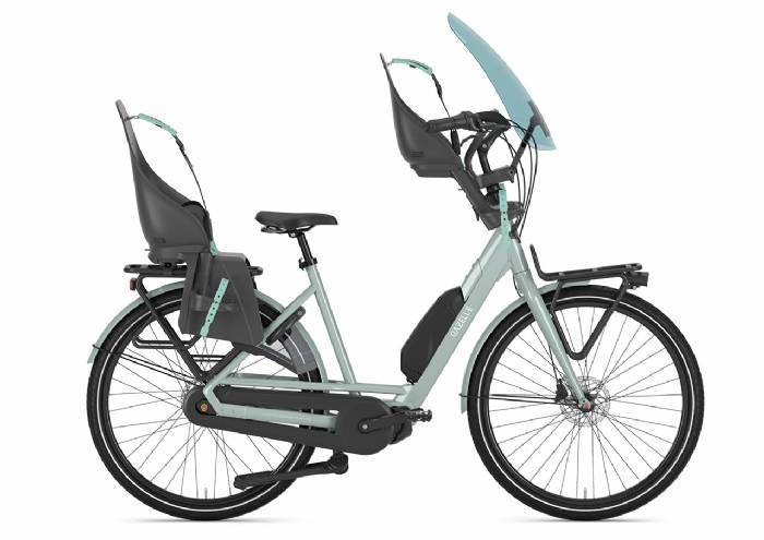 Gazelle Bloom C7 elektrische moederfiets met voor- en achterzitje op een witte achtergrond.