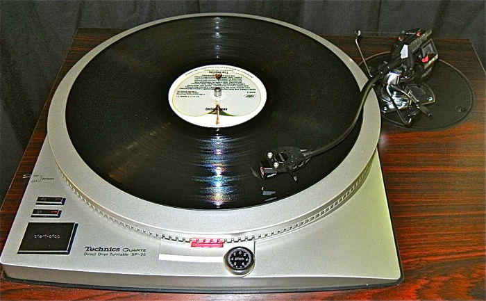 The SME Series IIIs in action with a Technics SP25 and Dynavector 20x cartridge