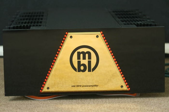 MBL 9010 STEREO BRIDGEABLE AMPLIFIER