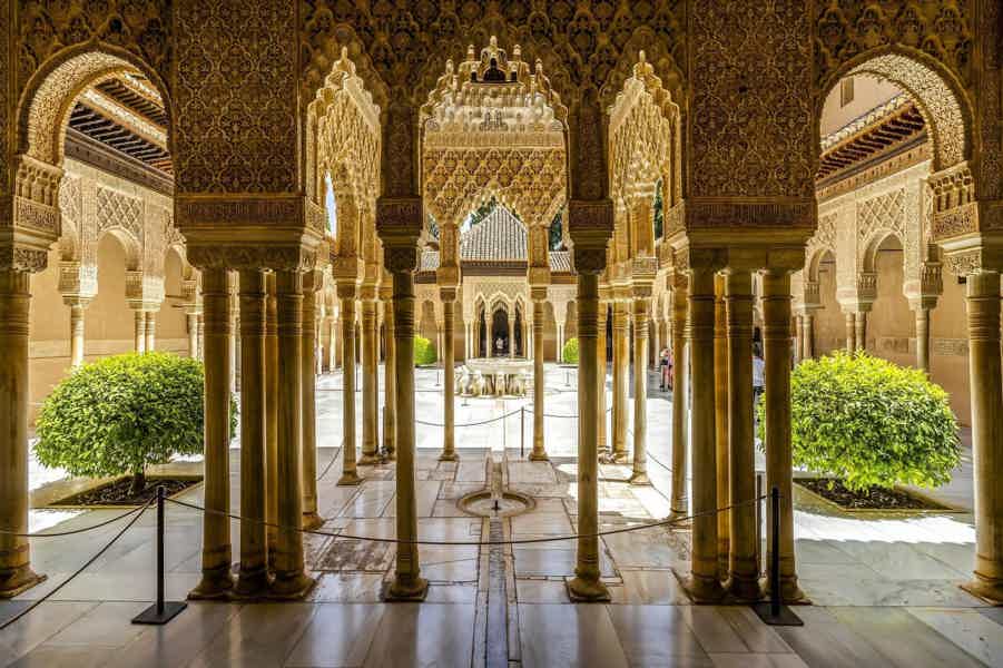 Granada: Alhambra and Nasrid Palaces Guided Tour - photo 5