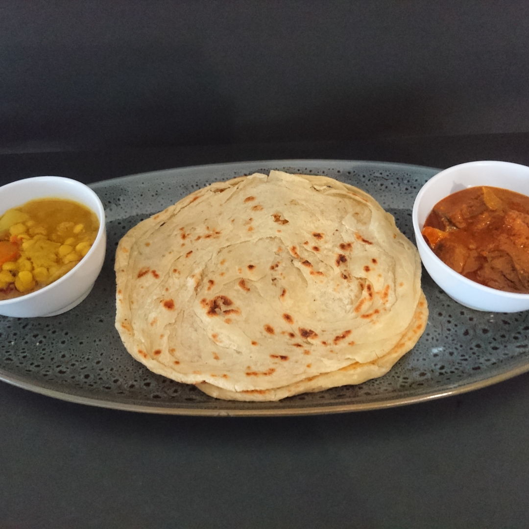 Date: 25 Nov 2019 (Mon)
Roti Canai (Indian Flatbread) served with Dhal Curry (Indian Dhal Curry) and Kari Kepala Ikan (Fish Head Curry)