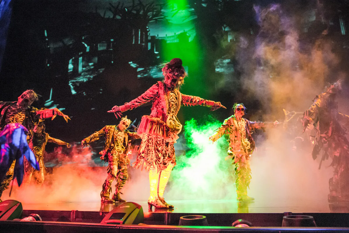 Dancers, acrobats, and vivid stage visuals in Michael Jackson ONE
